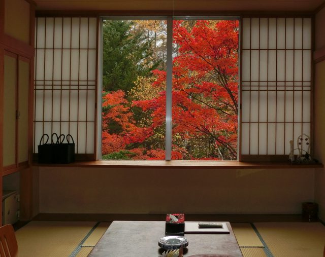 客室から眺める紅葉