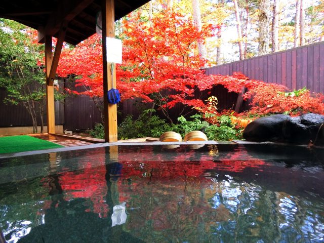 紅葉見露天風呂