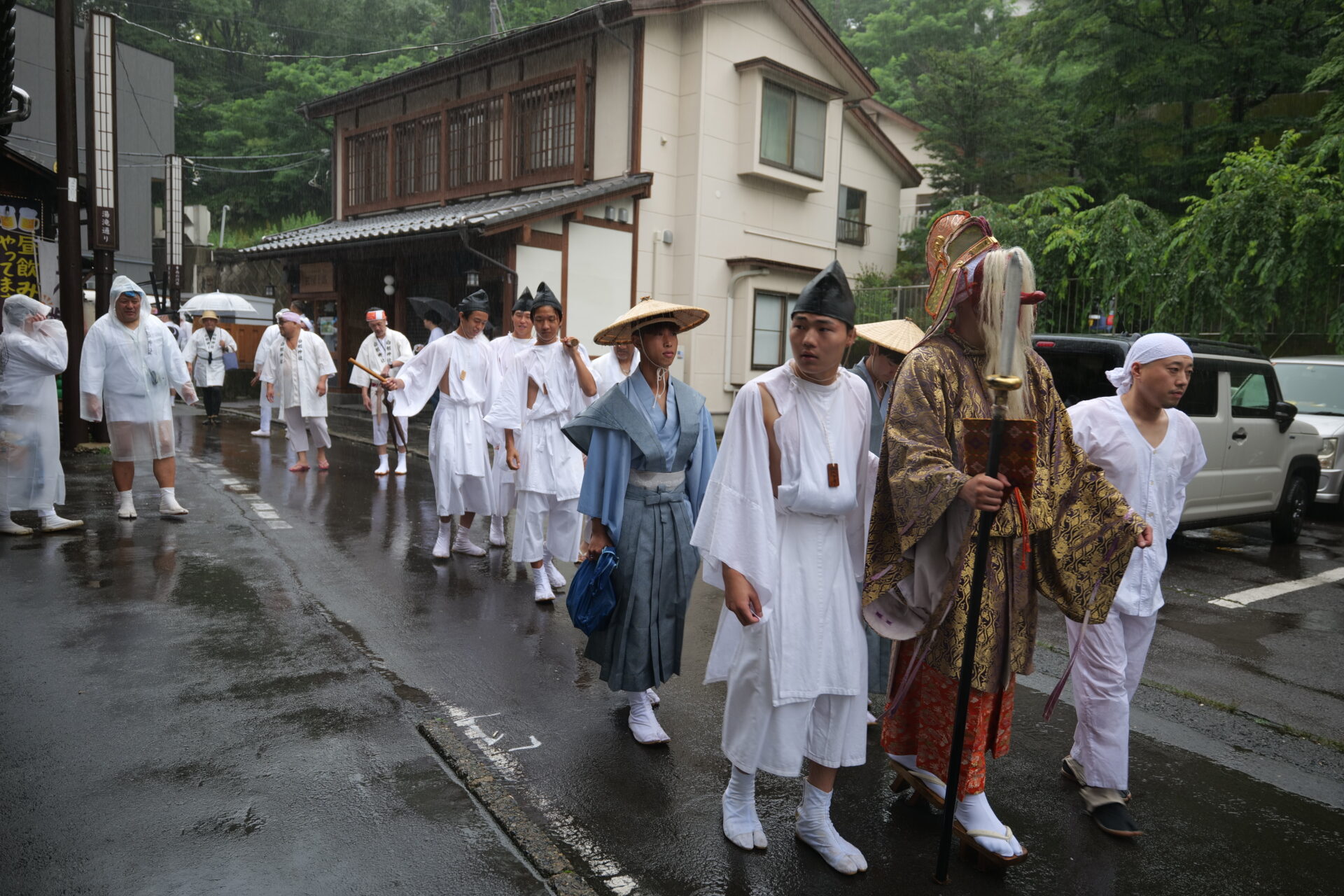 雨を突き抜ける勇ましい掛け声！白根神社夏まつり「渡御神輿