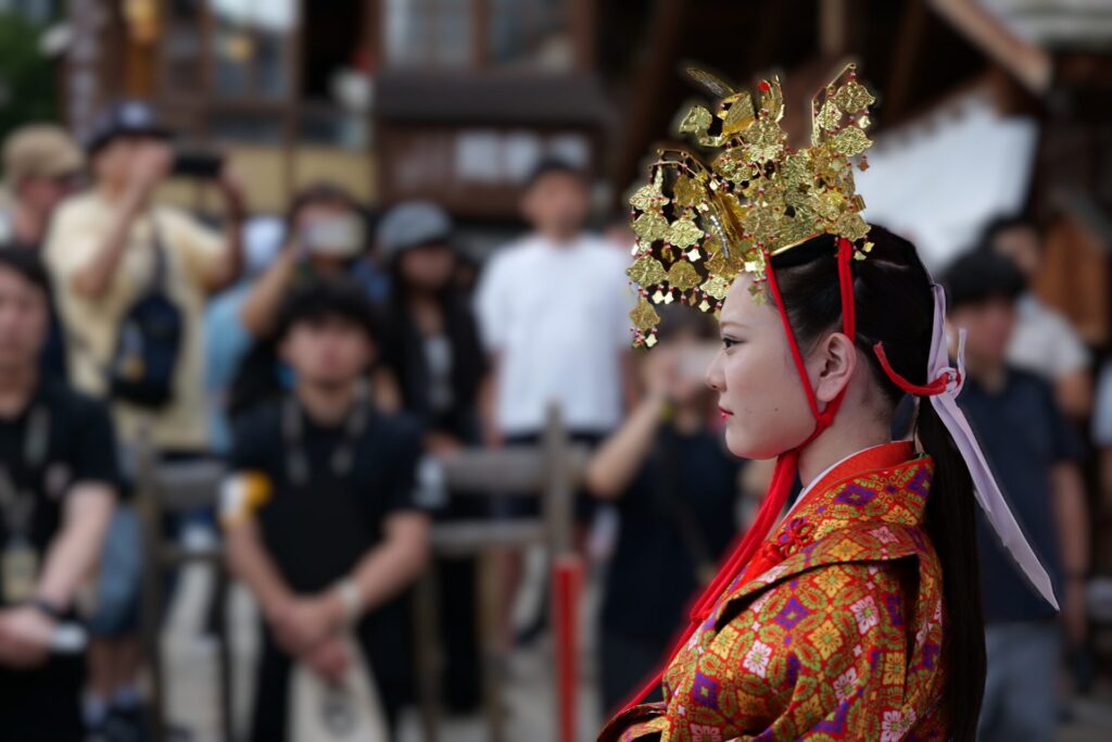 白旗の湯へ向かう温泉女神の横顔