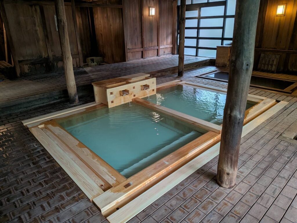 改修後の大滝乃湯 男性合わせ湯