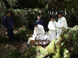 氷室のふるまい