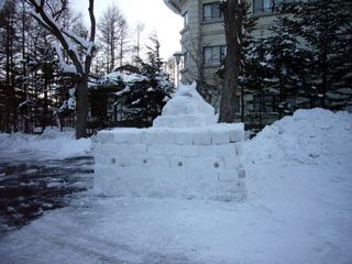 P1020210　雪の雪像