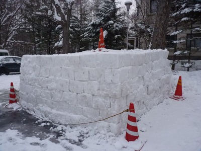 P1140108 雪像の土台
